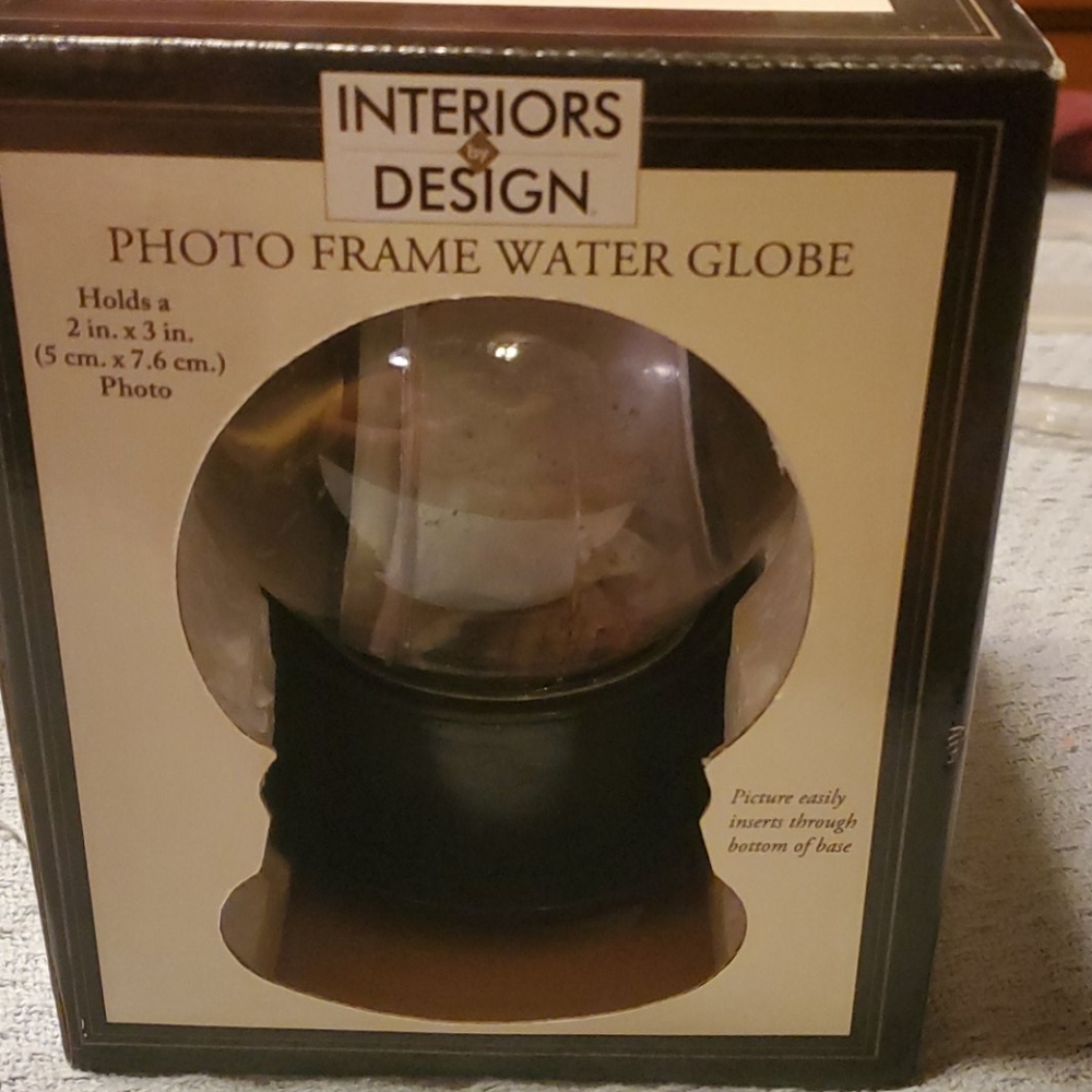 $4 bundle sale Snow globe